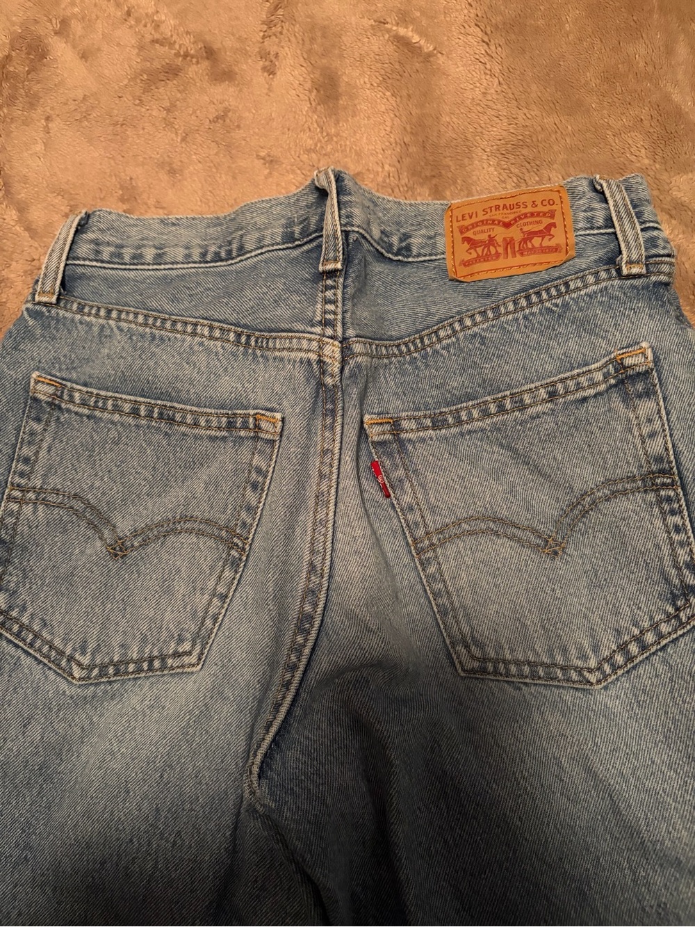 Levi's Womans Light Wash Relaxed Straight Jeans